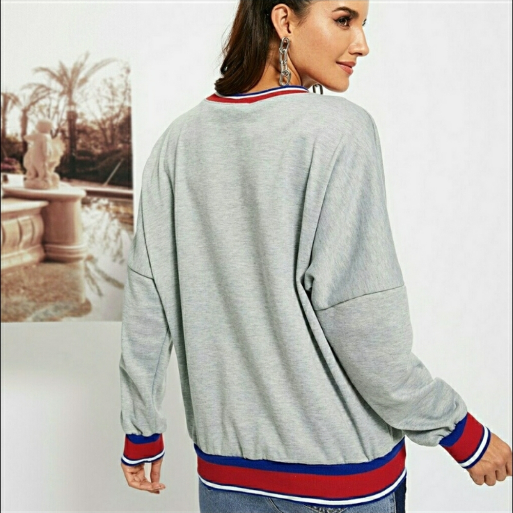 NWT WOMAN'S SHEIN GRAPHIC OVERSIZED SWEATSHIRT - Picture 3 of 4